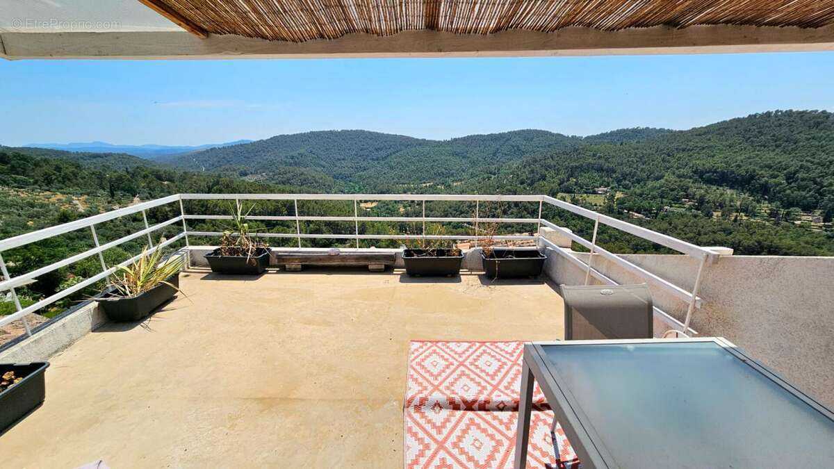 IMMEUBLE DE RAPPORT  : 3 appartements, rentabilité brute 7,5 %  Claviers, Var - photo 2
