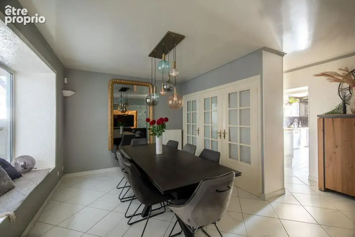 HURIGNY - Maison de village avec terrasses et piscine - photo 8