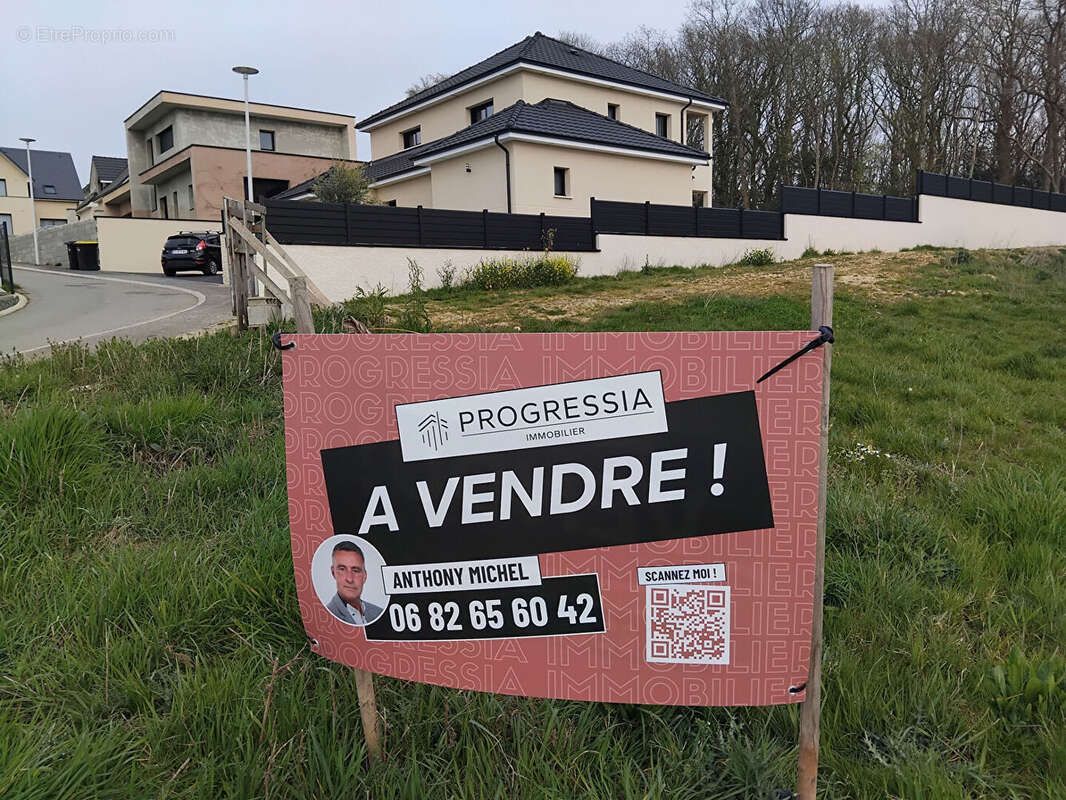 Terrain à FONTAINE-LA-MALLET