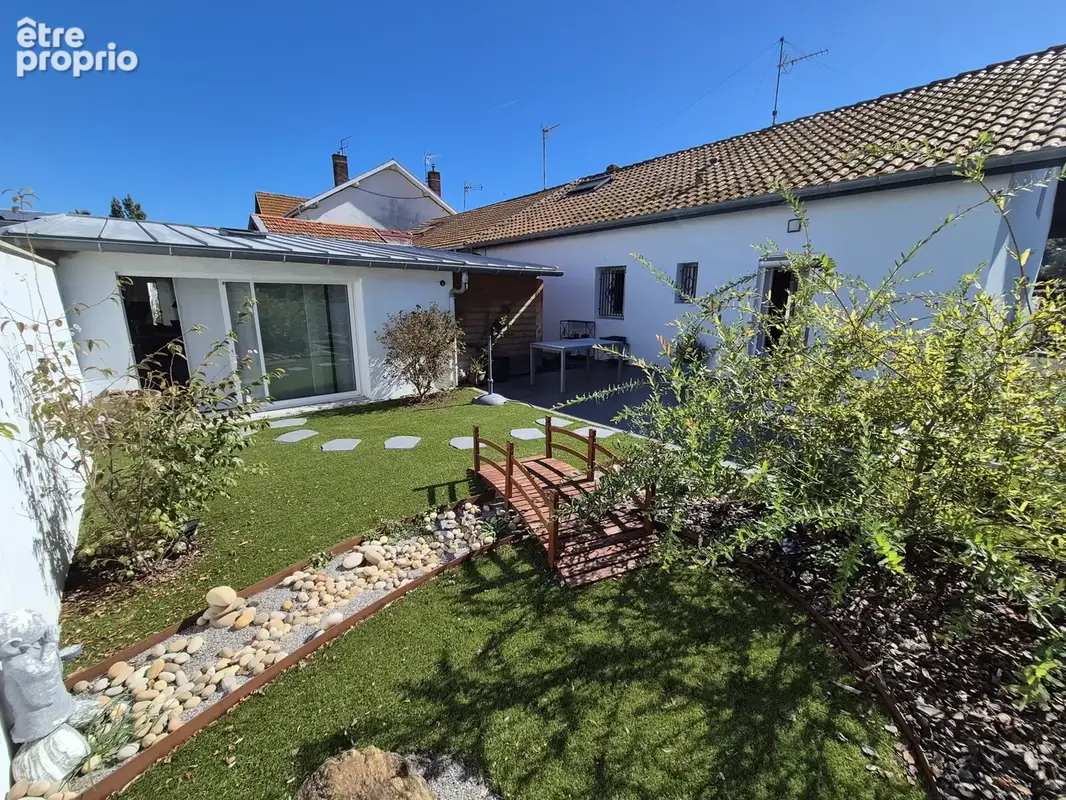 Maison familiale avec jardin, atelier et stationnement - photo 8