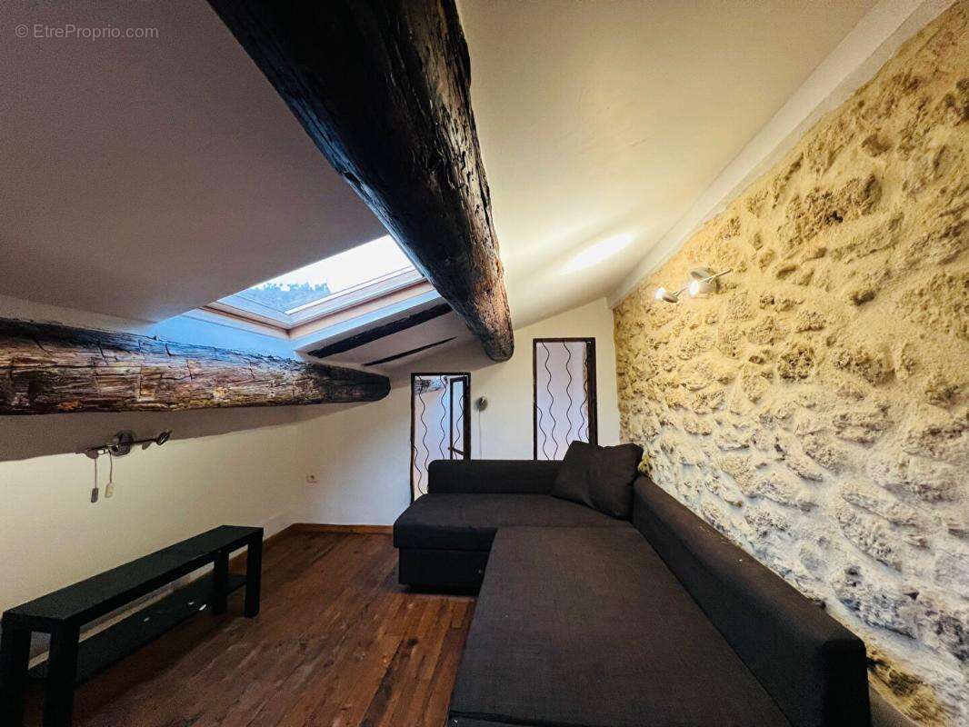 Maison à SAINT-CHAMAS