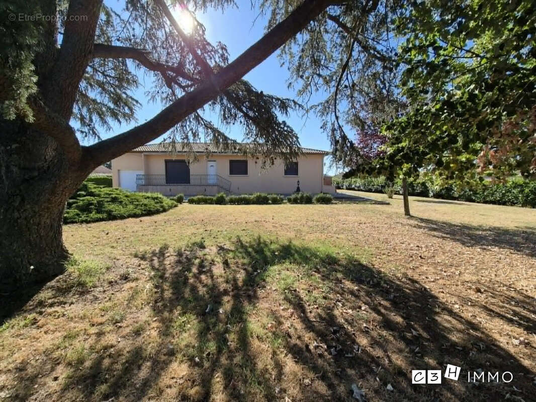 Maison à PINS-JUSTARET
