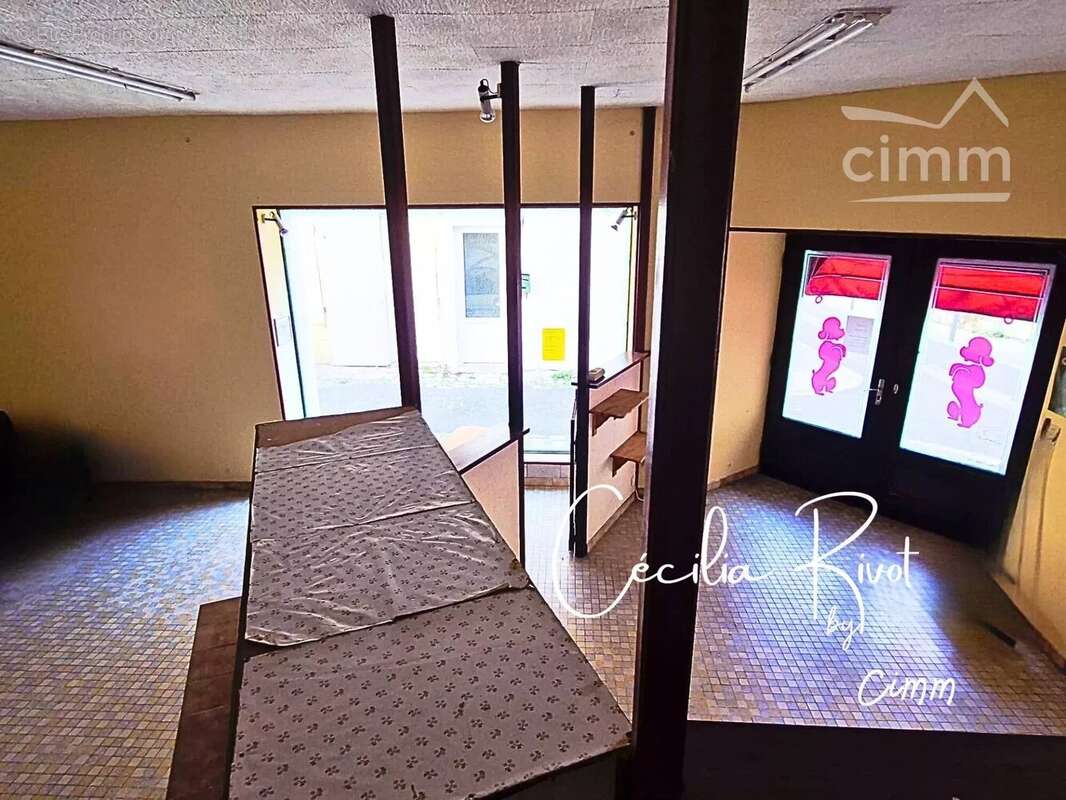 Commerce à MONTENDRE