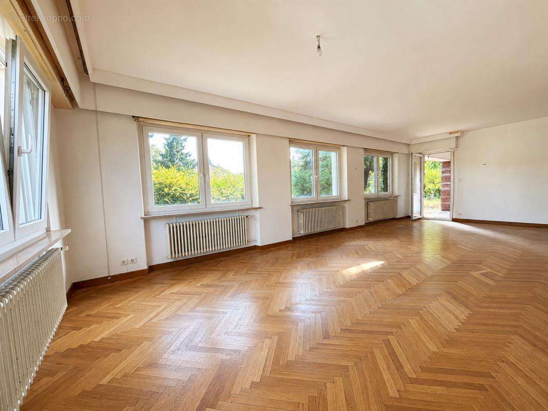 Strasbourg meinau – maison familiale de 200 m² sur 8,50 are - photo 3