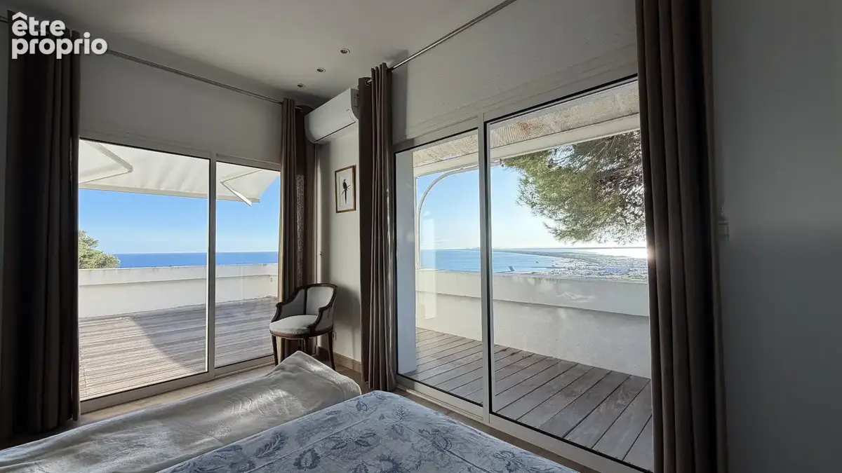 Villa d'architecte proche de 300 m2 vue mer piscine sur le Mont Saint-Clair à Sète - photo 7