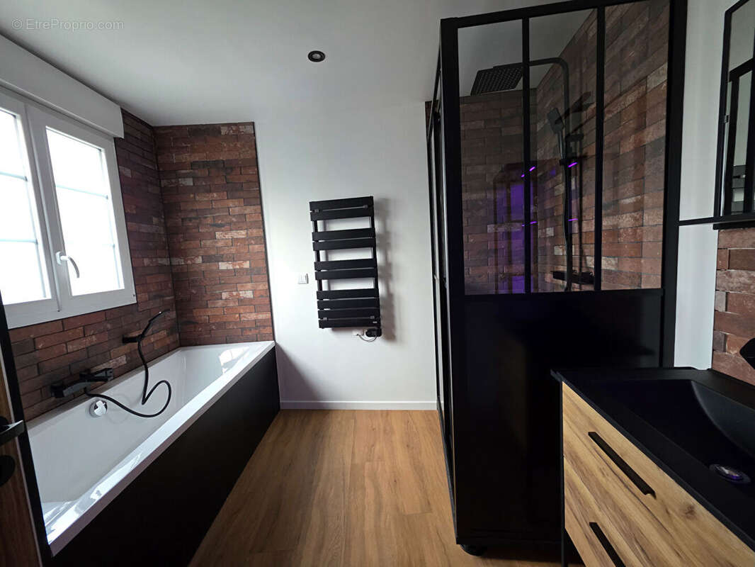 Maison à CREVECOEUR-LE-GRAND