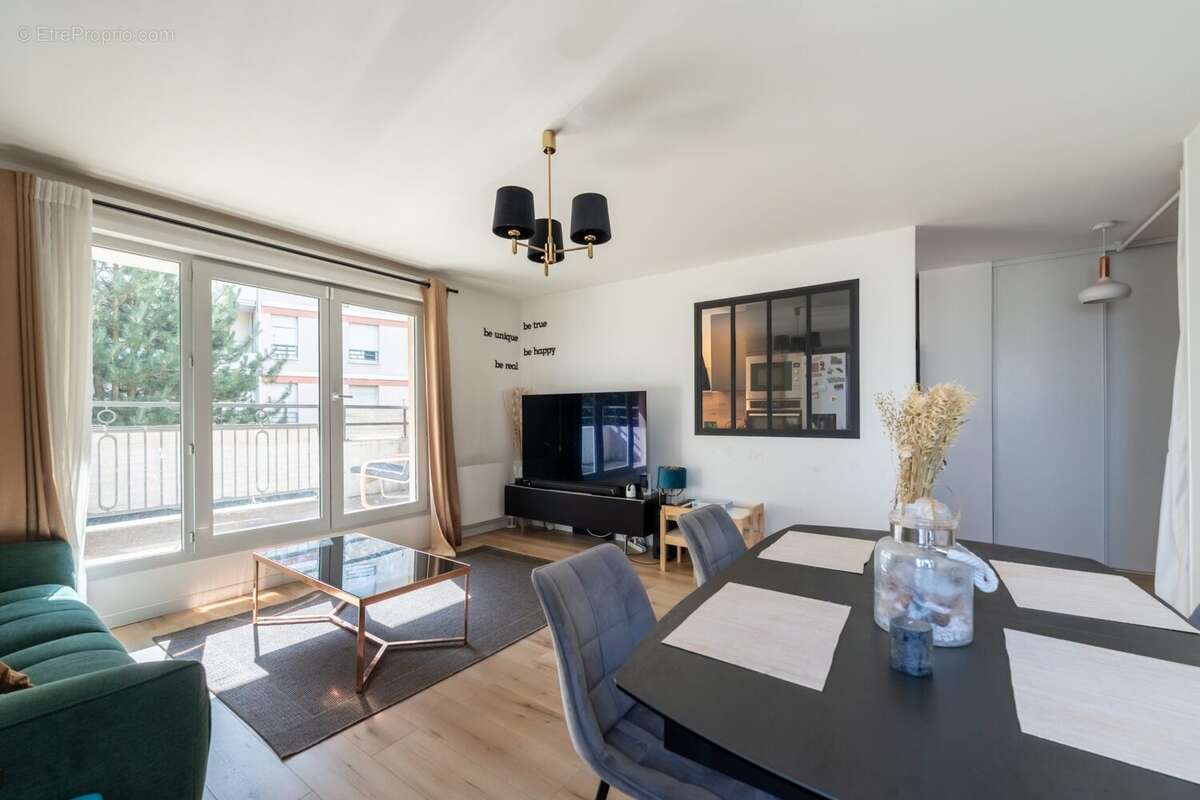 Appartement à LES PAVILLONS-SOUS-BOIS