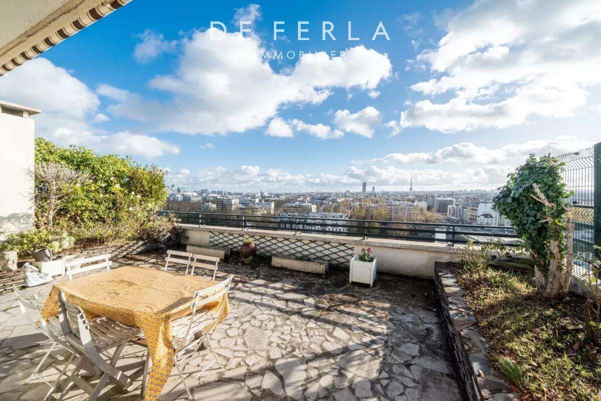 Appartement à COURBEVOIE