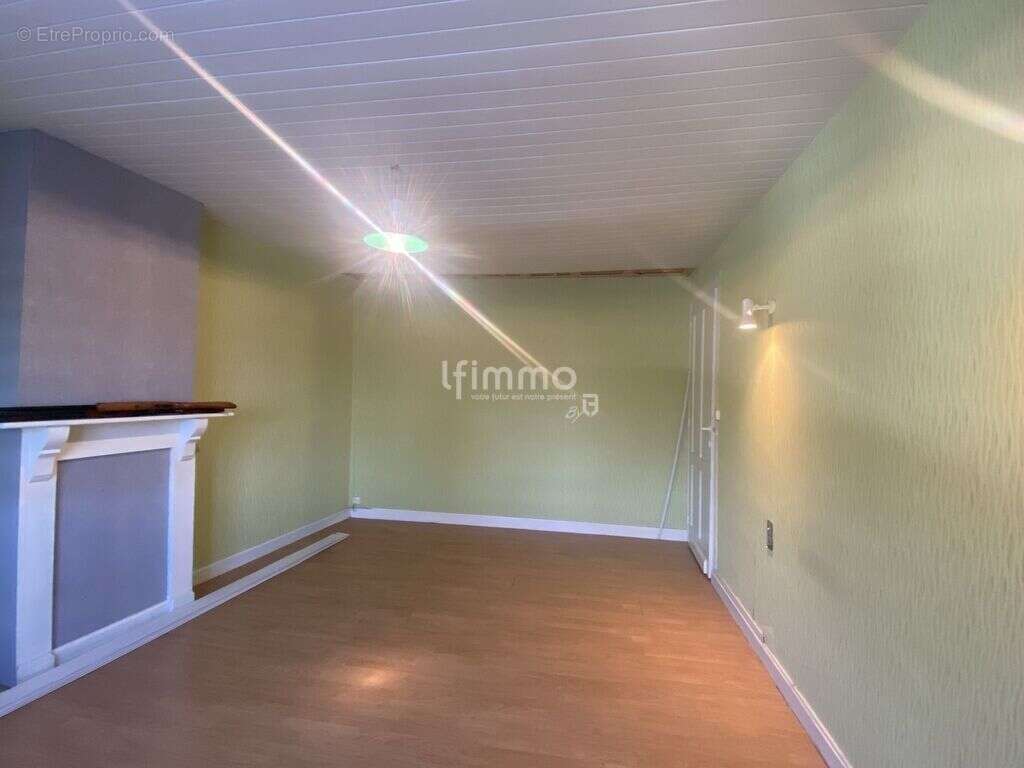 Maison à QUIEVRECHAIN