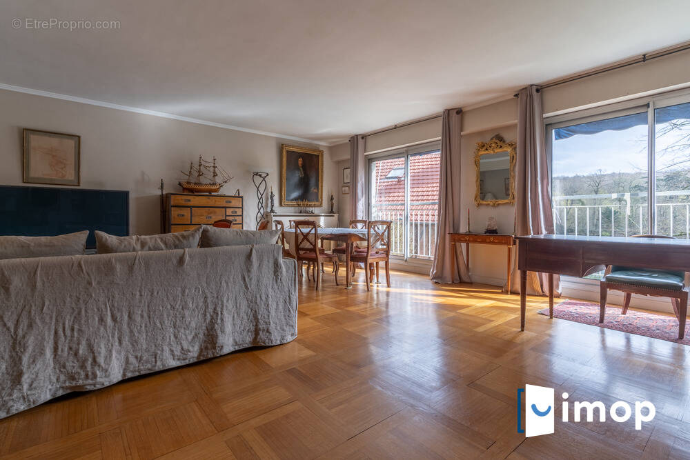 Appartement à VILLE-D'AVRAY