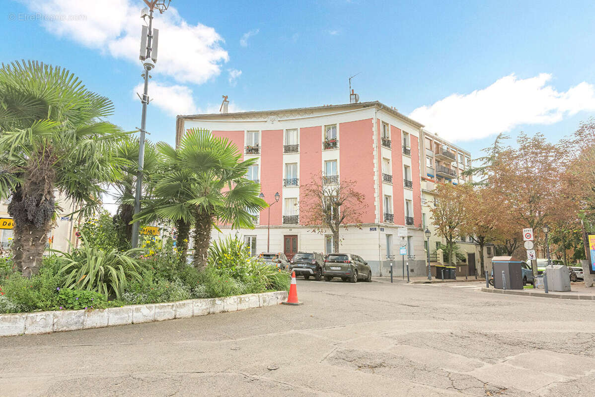 Appartement à LES LILAS