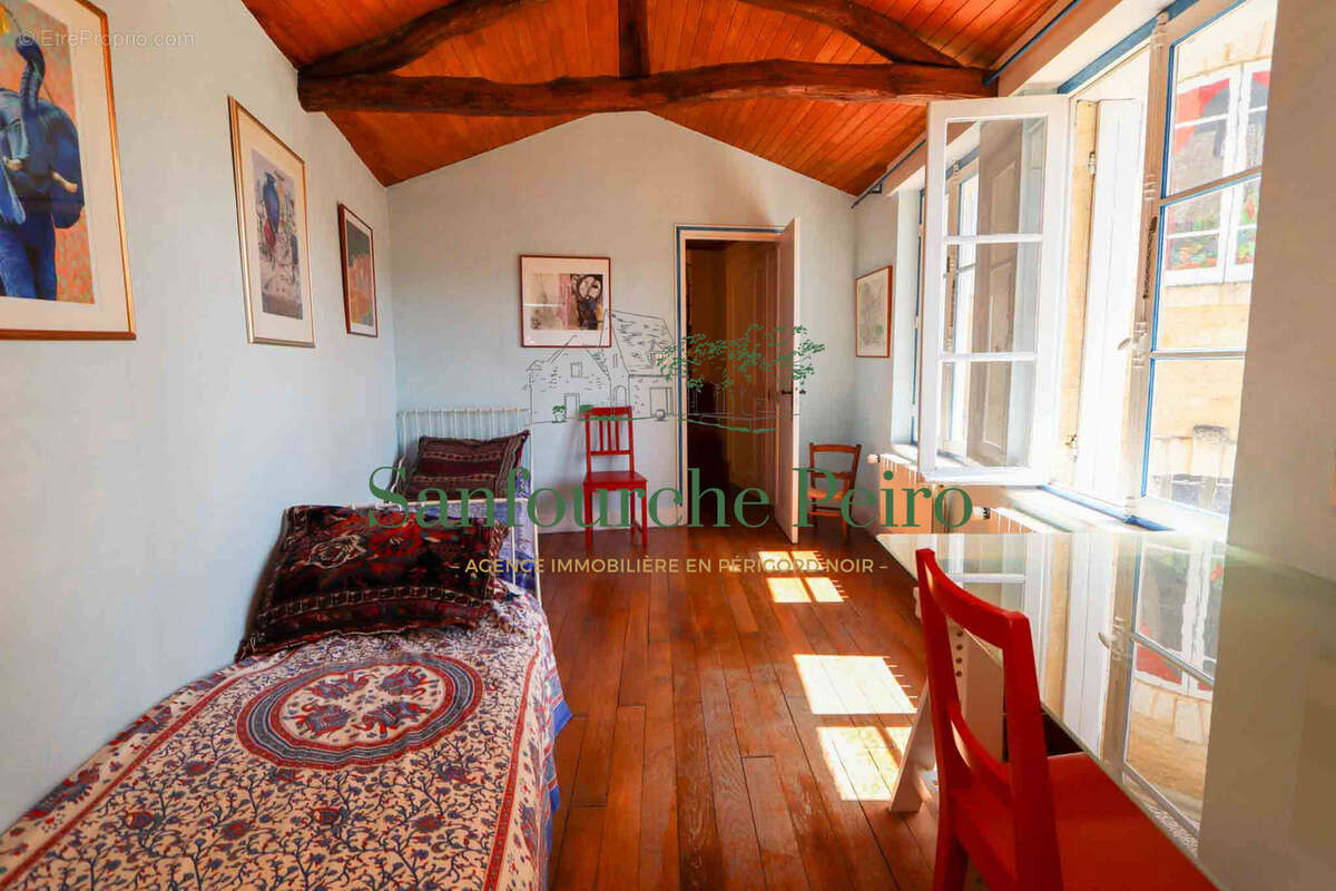 Maison à BEYNAC-ET-CAZENAC