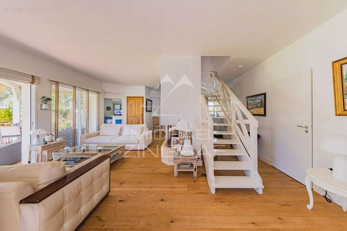 Élégante villa à quelques pas de la plage - photo 12