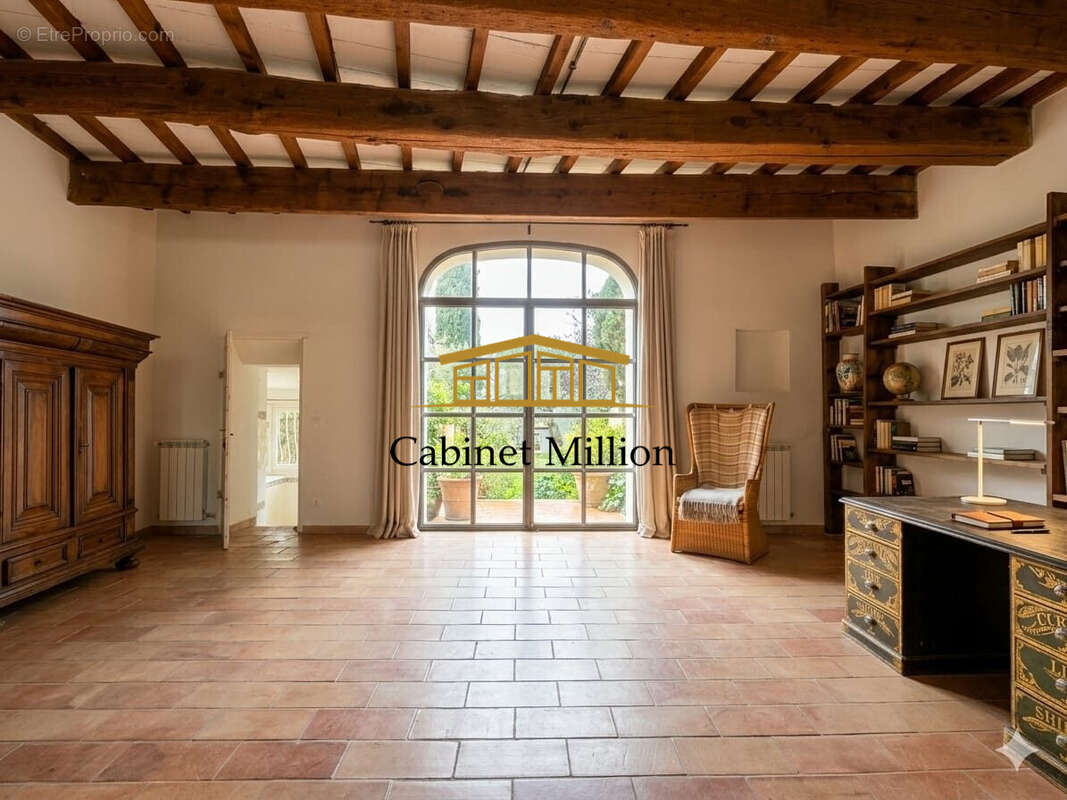 Maison à VIC-LA-GARDIOLE