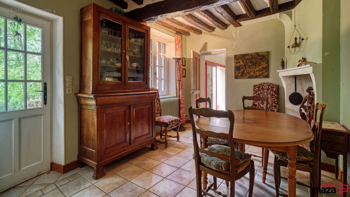 Maison à DAMPIERRE-EN-YVELINES