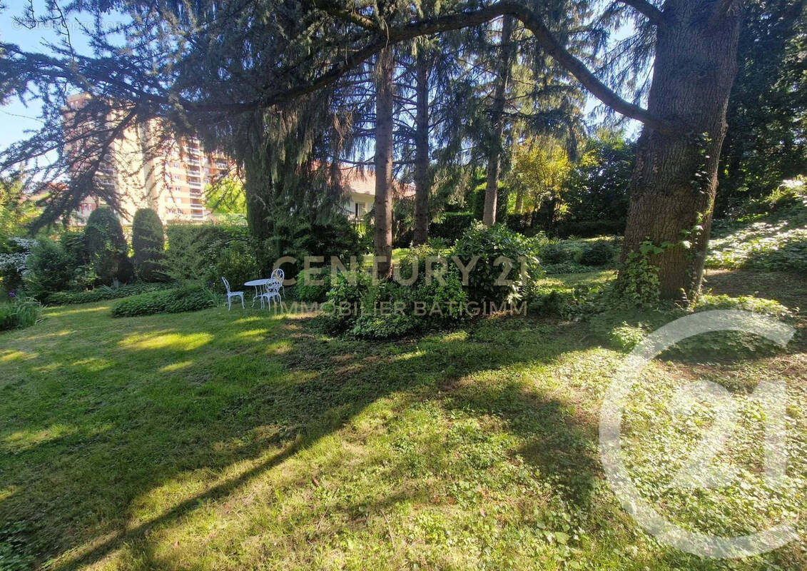 Terrain à BOURGOIN-JALLIEU