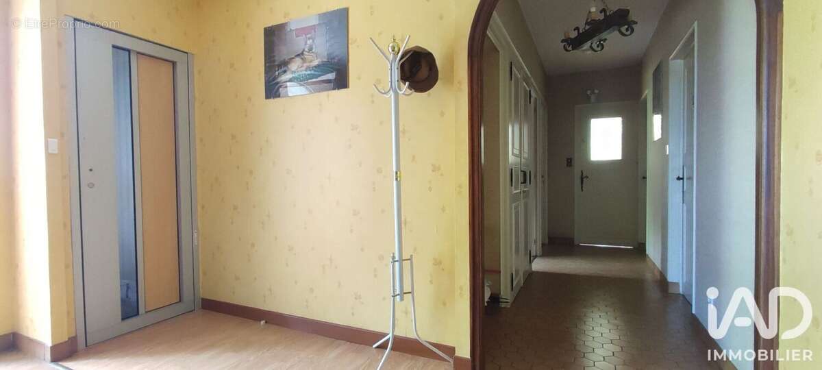 Maison 135 m² à La Creche  - photo 3