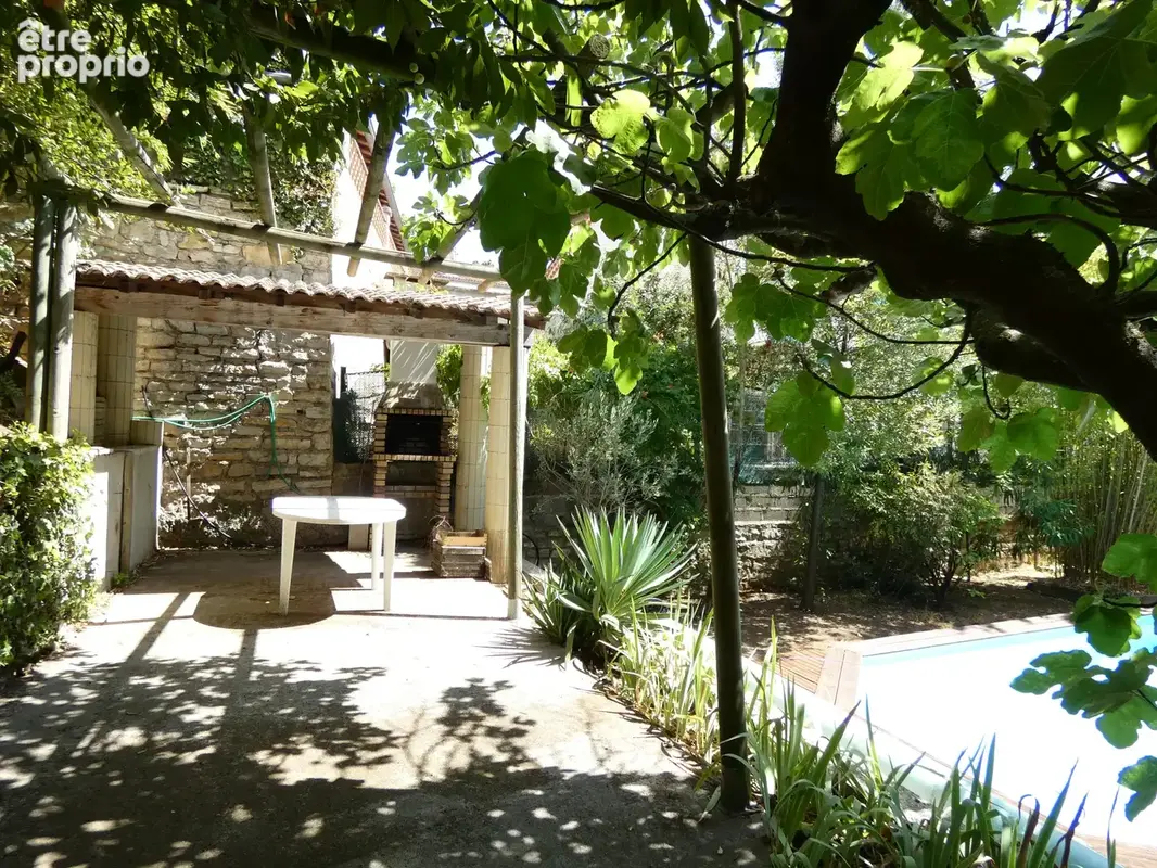 Alès, superbe maison de maître avec piscine à deux pas du centre ville. - photo 14