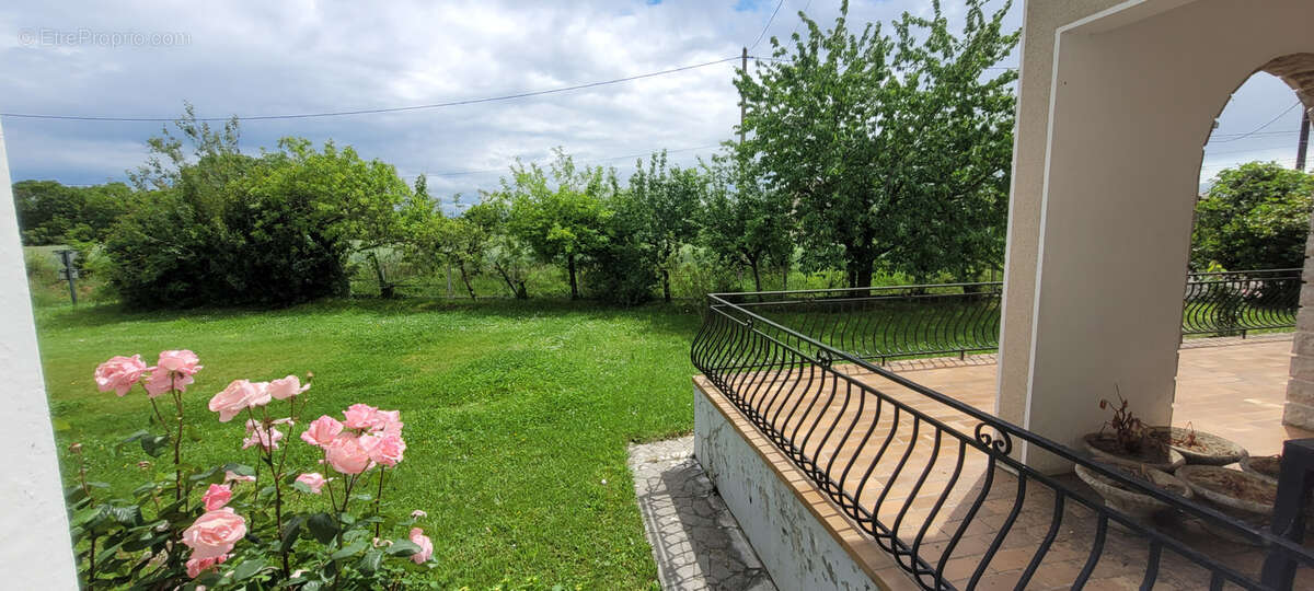 Maison à SAUVAGNON