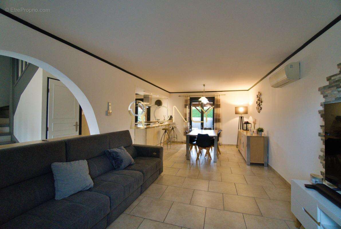 Maison à JASSANS-RIOTTIER