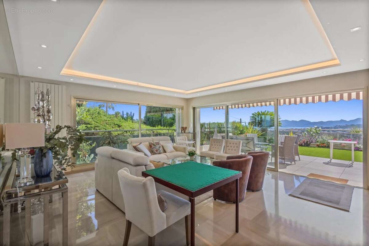 Appartement à LE CANNET