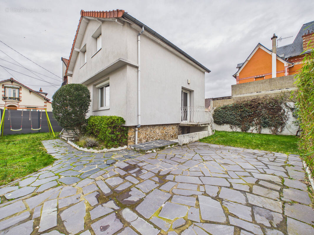 Maison à SARTROUVILLE