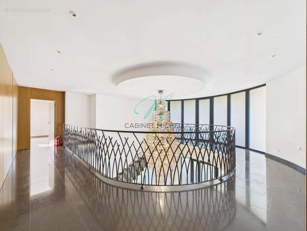 Maison à ROQUEFORT-LES-PINS