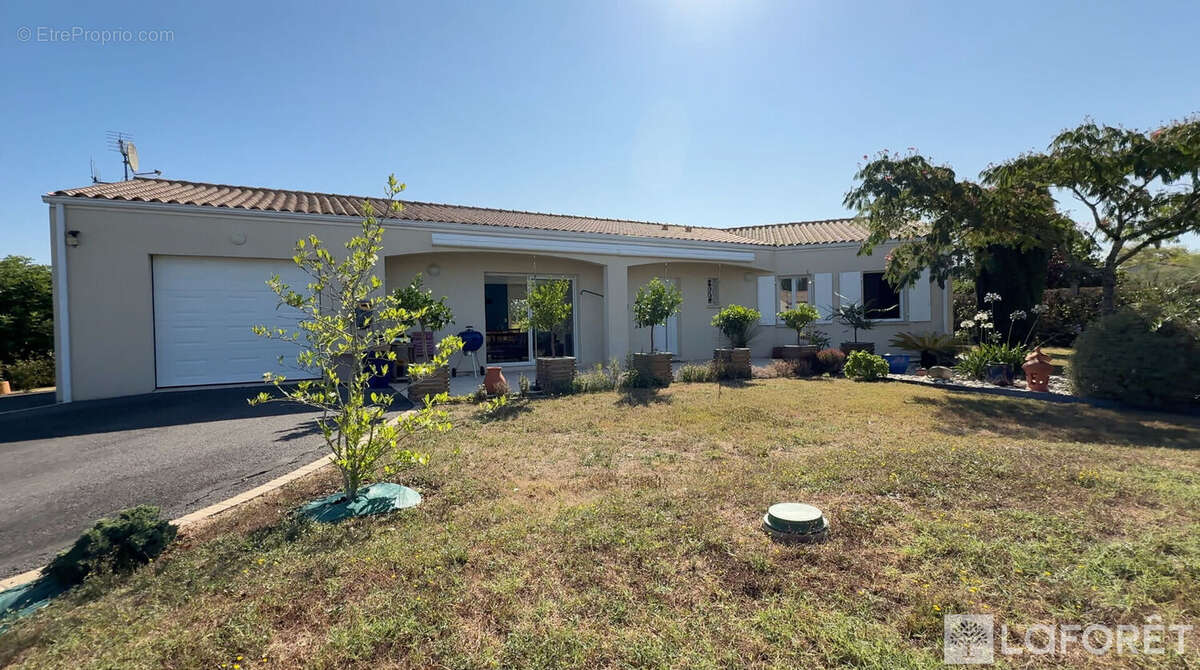 SAINTES ? Plain-pied récent de 156 m² avec 3 chambres, bureau et terrain de 1 200 m² - photo 12