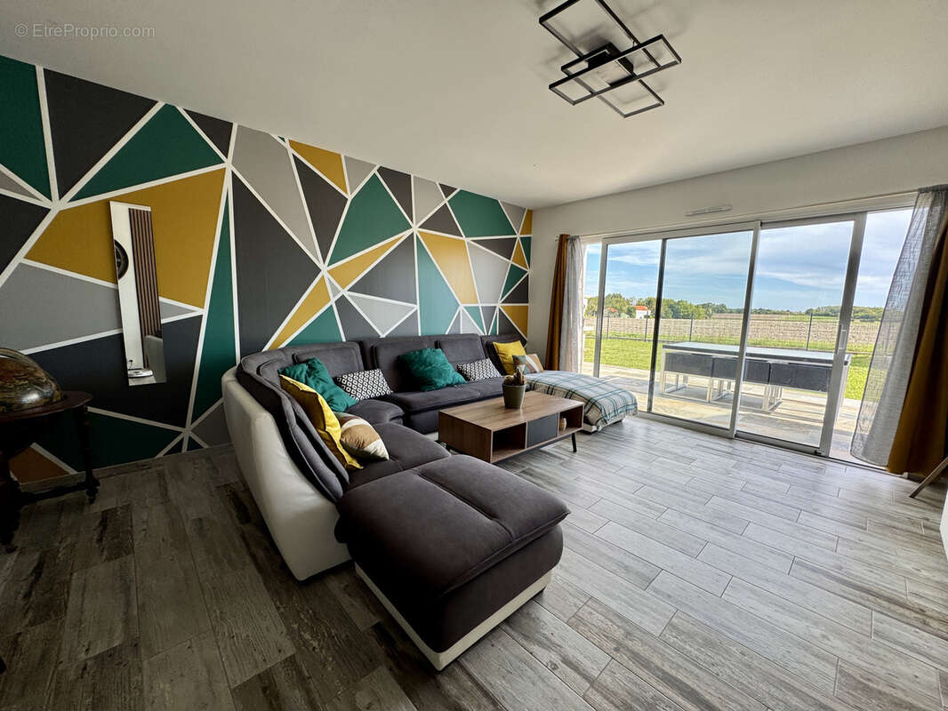 Maison à CHAILLEVETTE