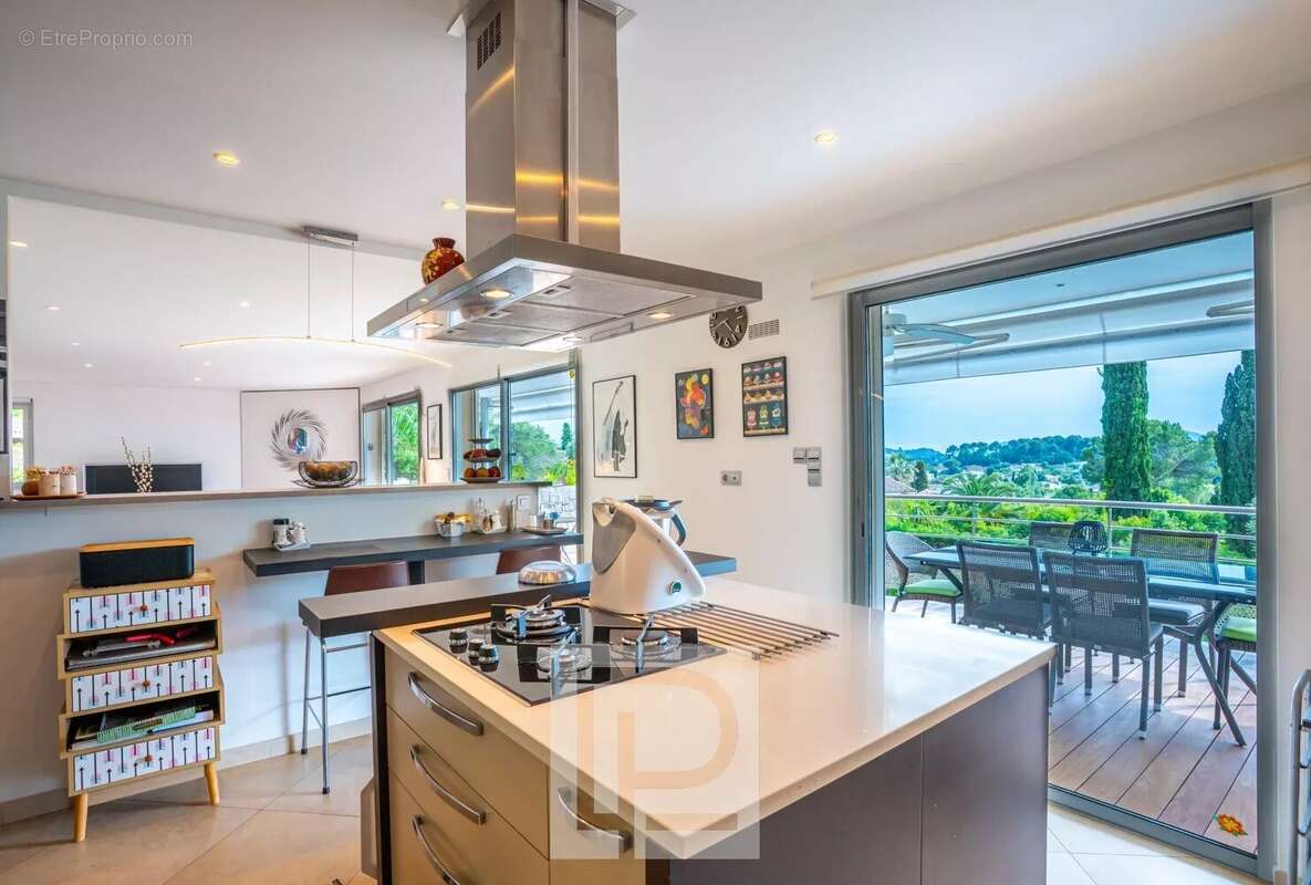 MOUGINS - Villa contemporaine avec vue Panoramique - photo 8