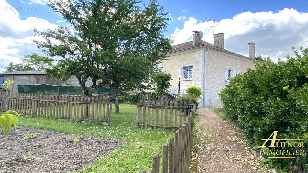 Maison en pierre rénovée avec grange, cour et jardin, proche Brantôme-en-Périgord - photo 14