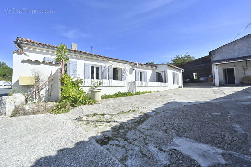 Maison à LA CHAPELLE-DES-POTS