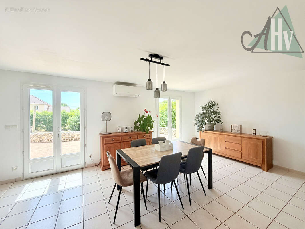 Maison - 7 pièces - avec jardin et garages - Villiers-Saint-Georges - photo 5