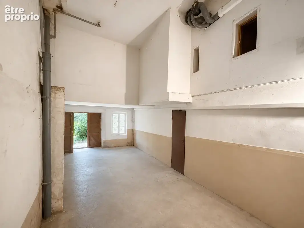 Propriété historique 312 m2 élevée sur caves voûtées, garage et plus de 1 000 m2 de terrain - photo 28