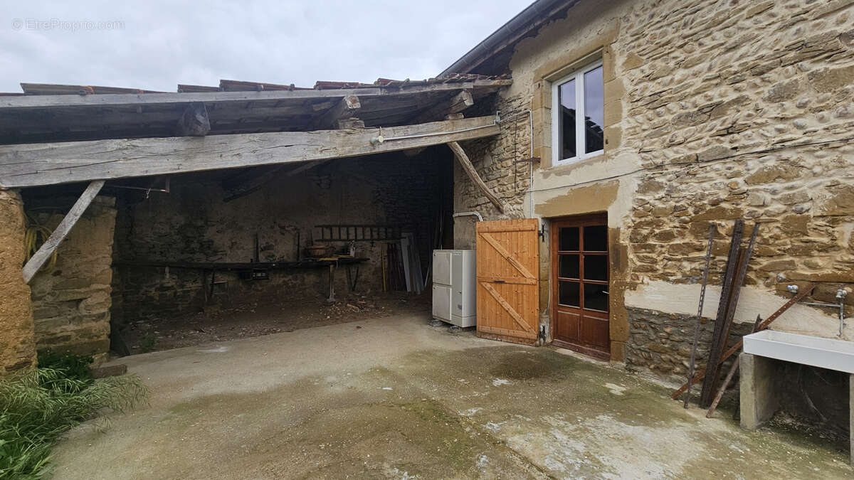 Maison de caractère, 288m2 hab. au cœur du village - photo 7