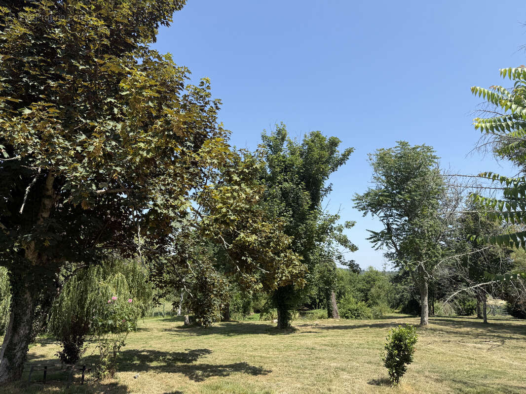 Maison à LA ROCHE-CHALAIS