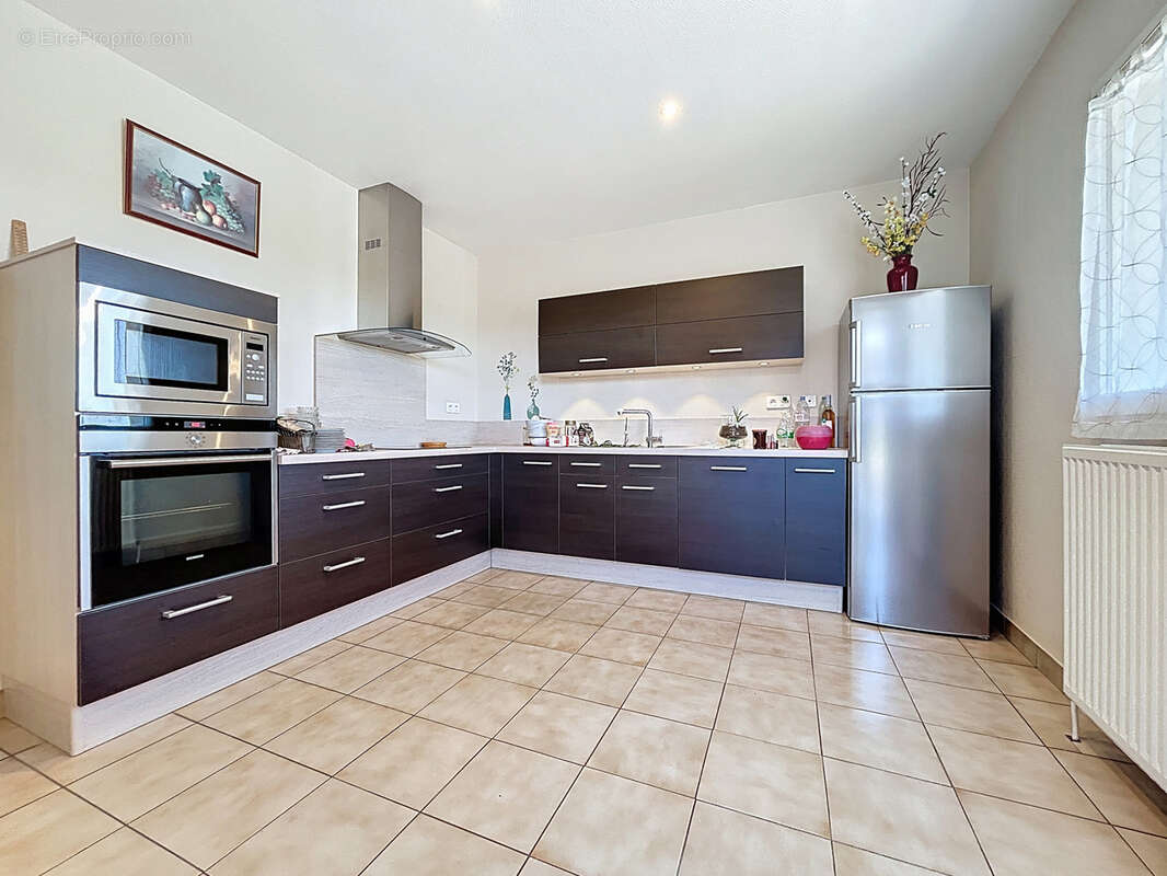 Maison à SAINT-PANTALEON-DE-LARCHE