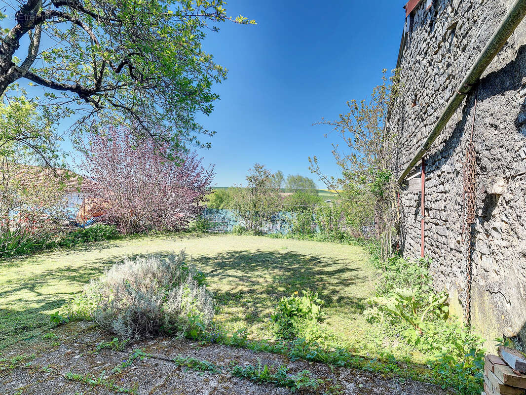 Maison à LONGCHAMPS-SUR-AIRE