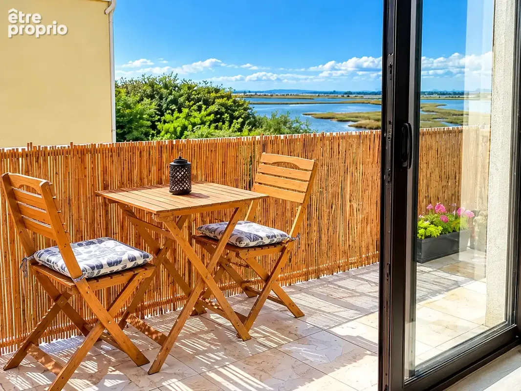Palavas en 2 ième ligne mer , magnifique T2 d'environ 40 m2 hab avec terrasse en vue latérale mer et étangs , - photo 3
