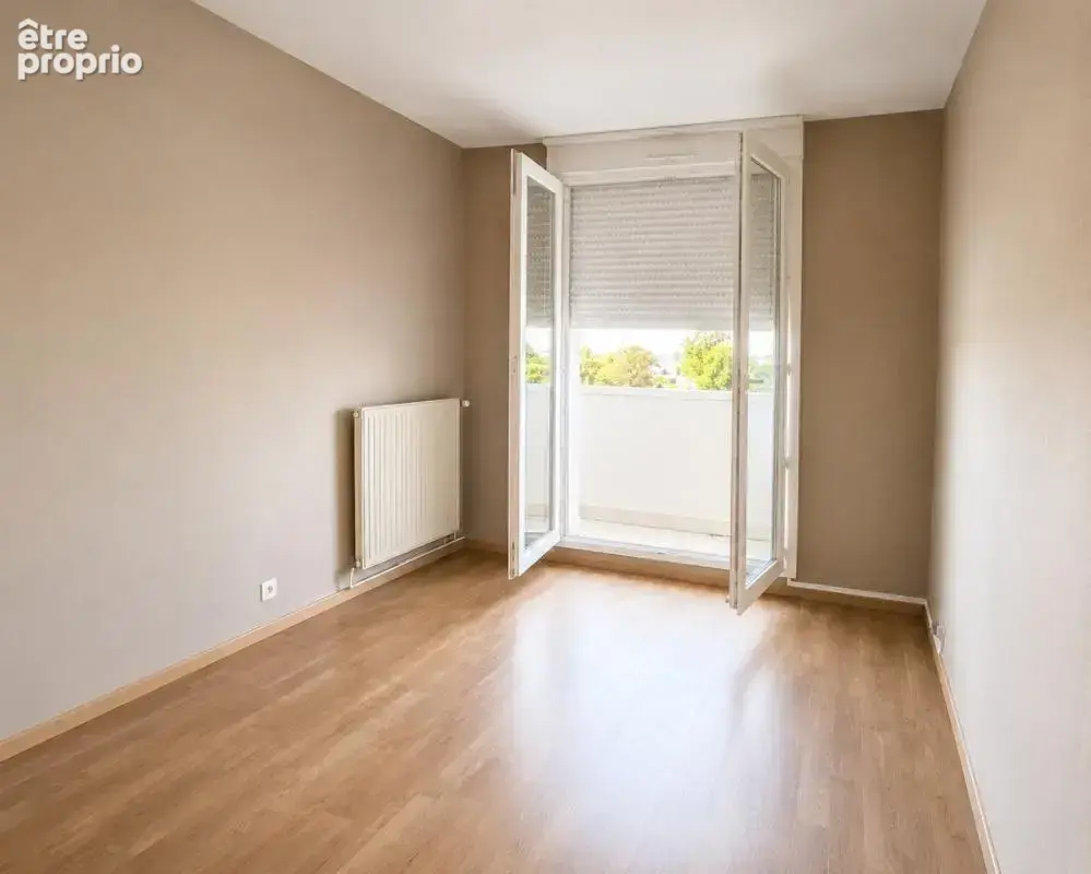Saint-Cyr-sur-Loire – Bel appartement T3 lumineux avec ascensceur, garage, cave et balcon - photo 8
