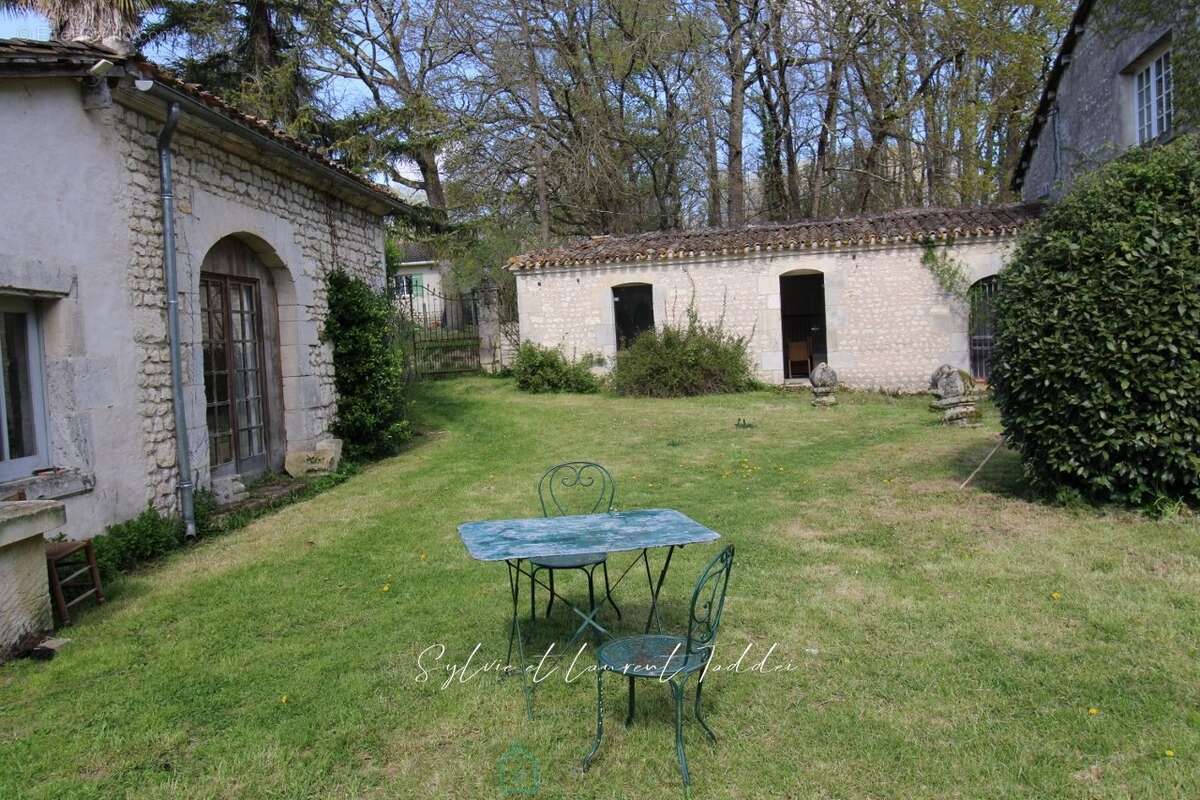 Maison à MONTENDRE