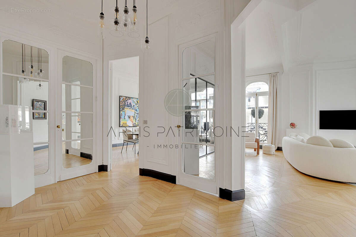 Appartement à PARIS-17E