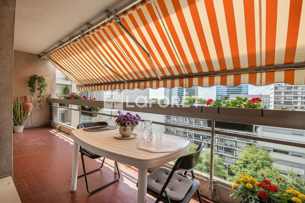 Appartement à COURBEVOIE