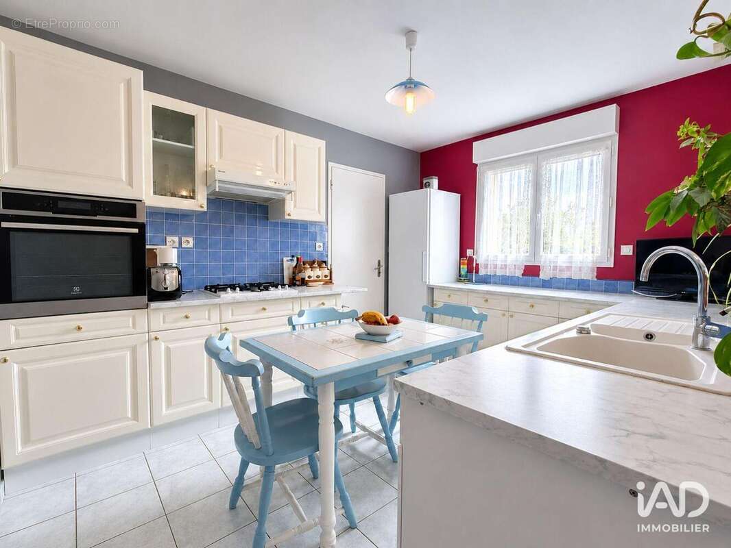 Maison 115 m² à Saint-Laurent-En-Gatines  - photo 5