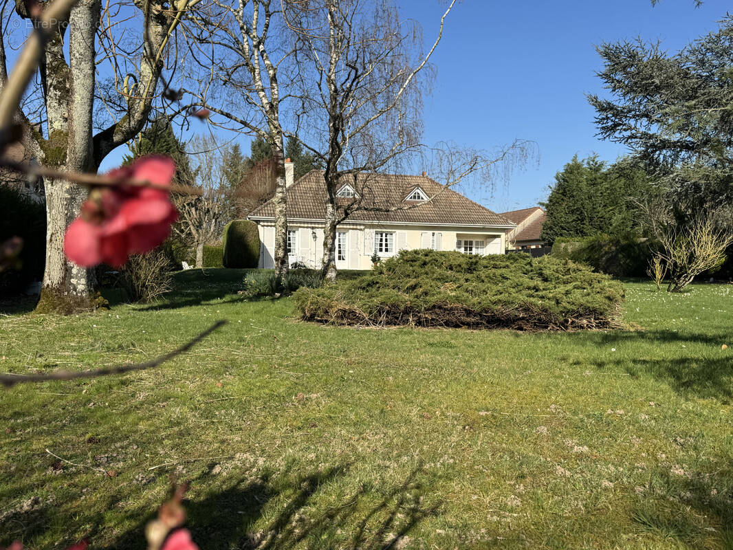 Maison à FERRIERES-EN-GATINAIS