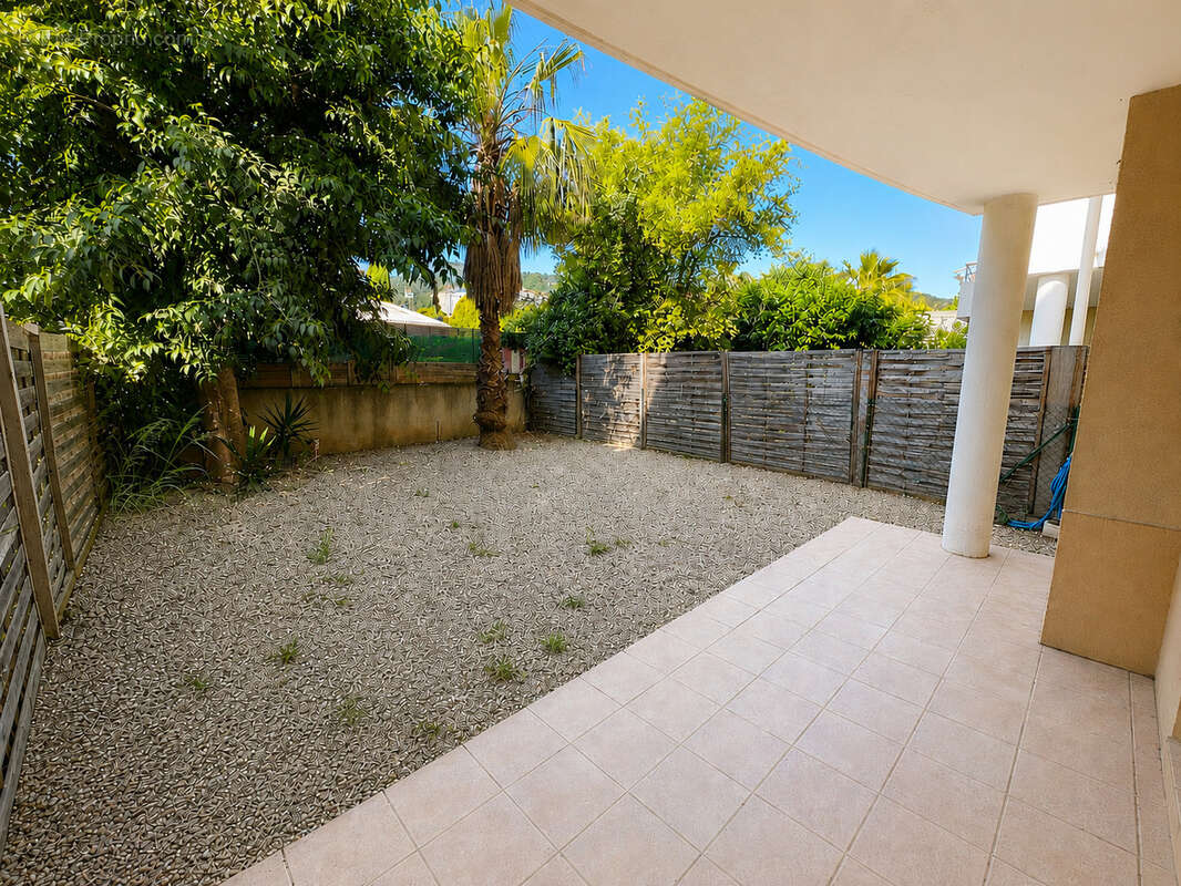 Appartement à SOLLIES-PONT