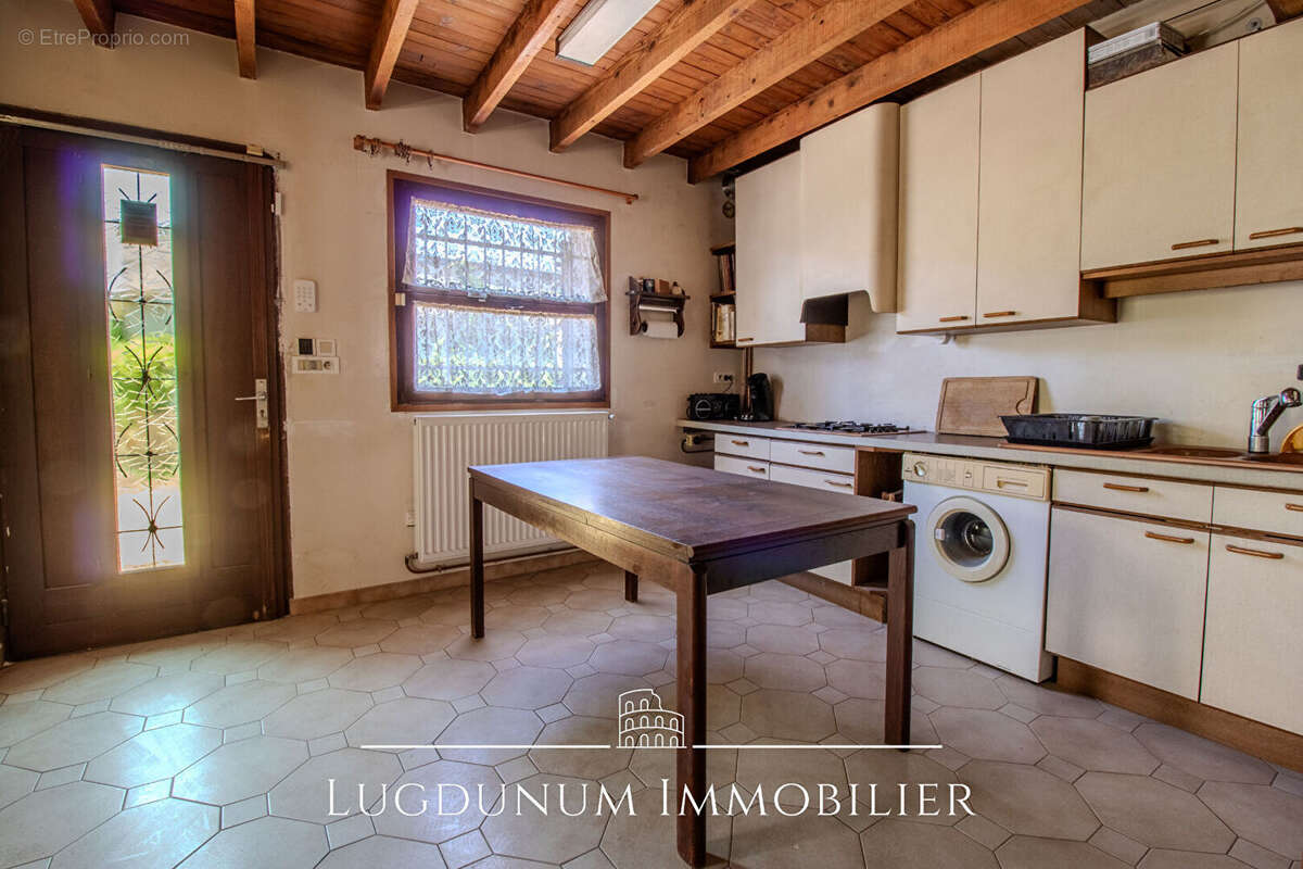 Maison Pont De Cheruy 6 pièce(s) 104 m2 + Jardin + Dépendance - photo 6
