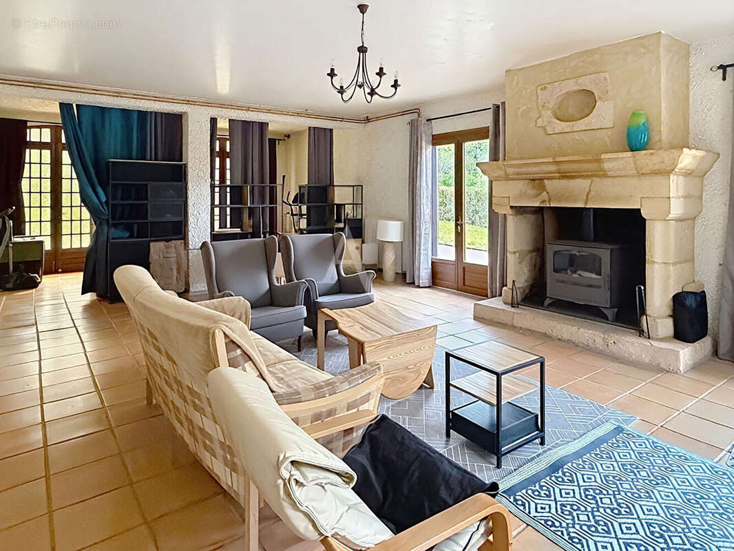 Belle maison de 250m² avec piscine dans environnement privilégié - photo 3