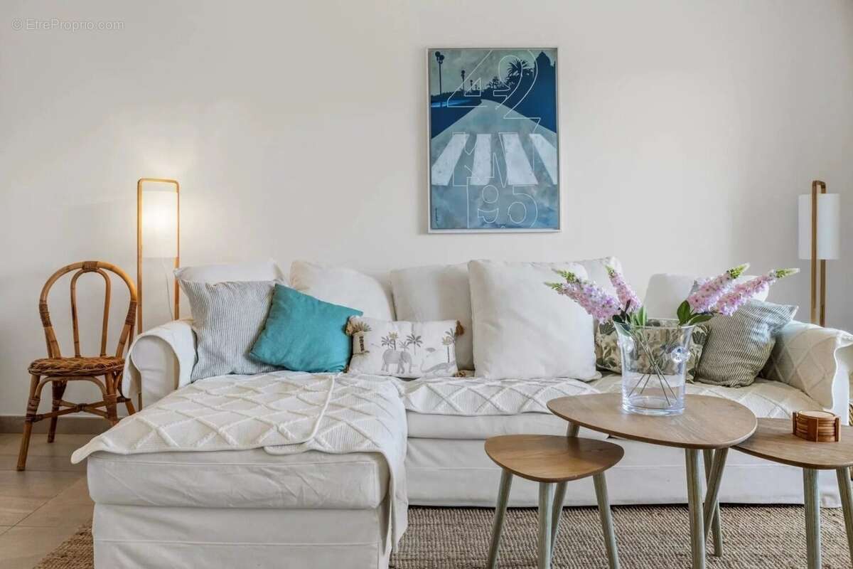 Appartement à VALLAURIS