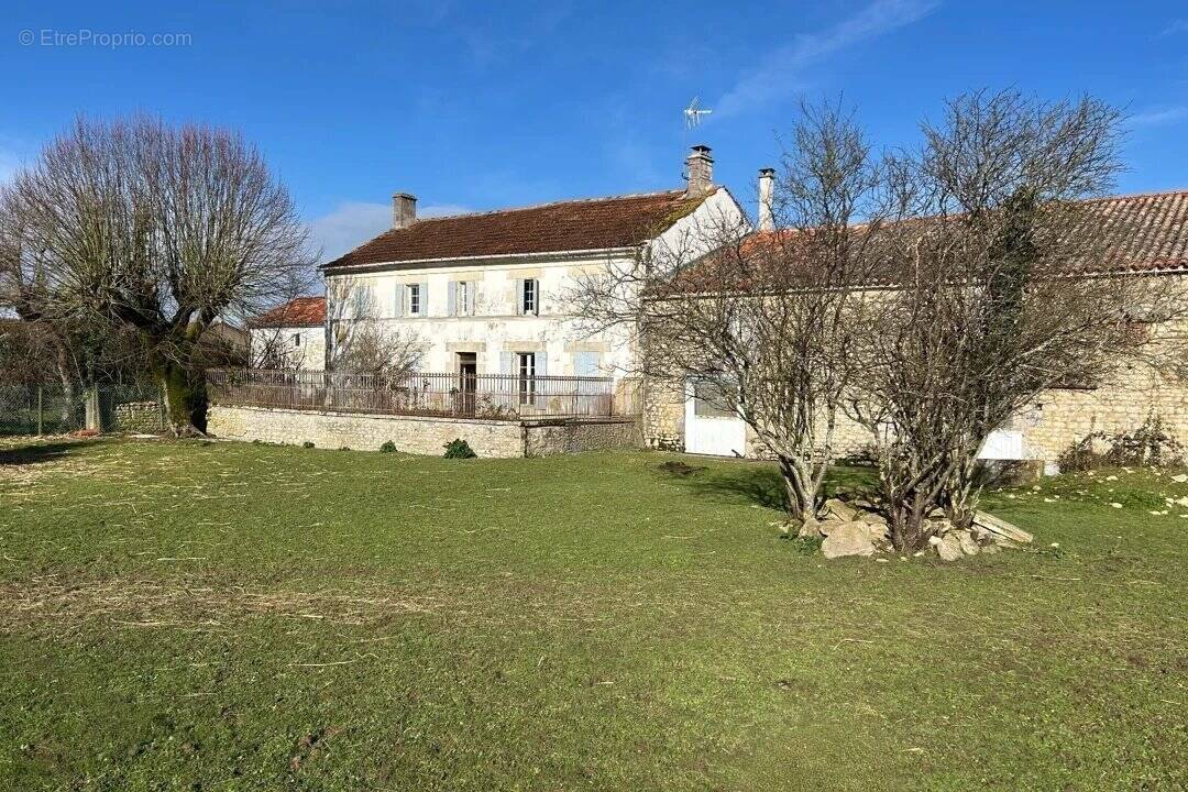 Maison à SAINT-CREPIN